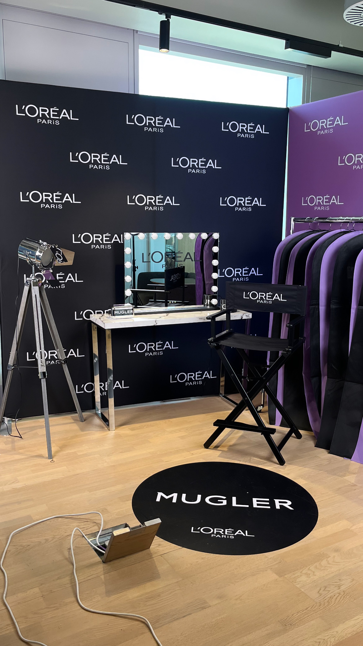 Host presenting fragrance on the L'Oréal x Mugler showcase LIVE set