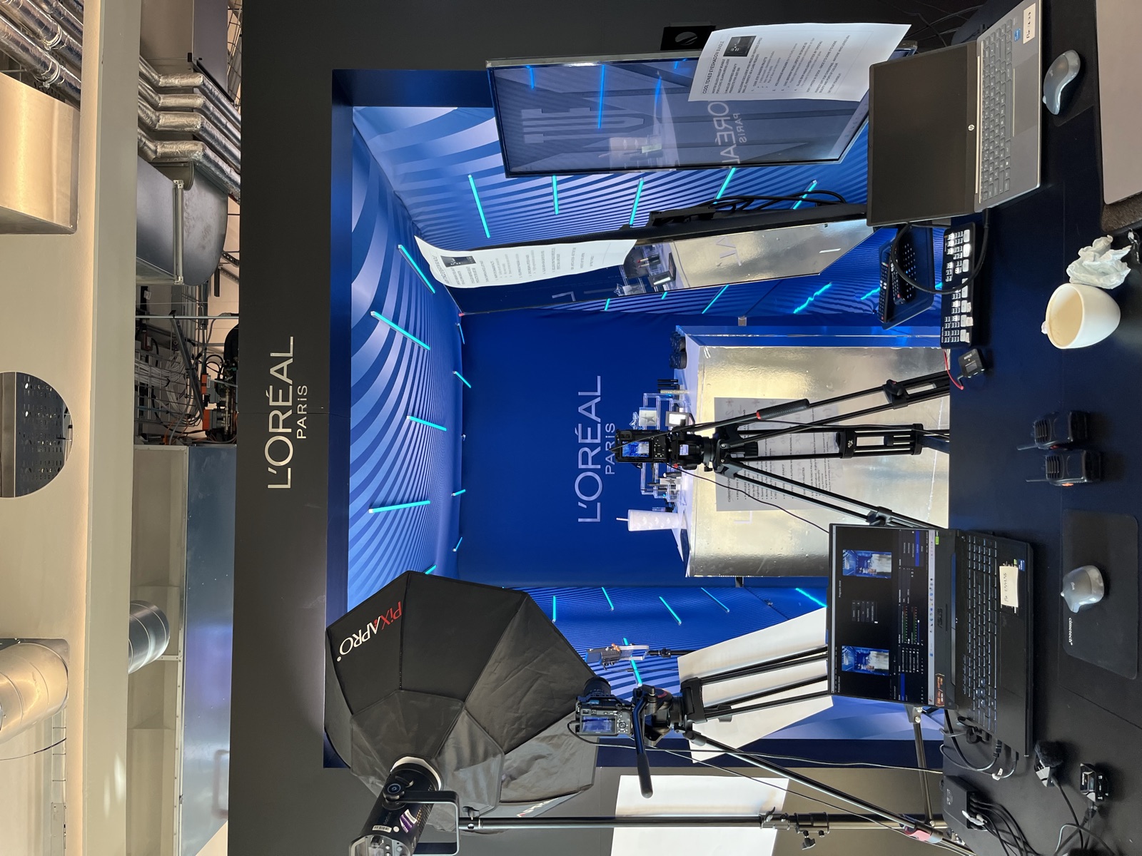 The L'Oréal x Mugler showcase set mid-broadcast